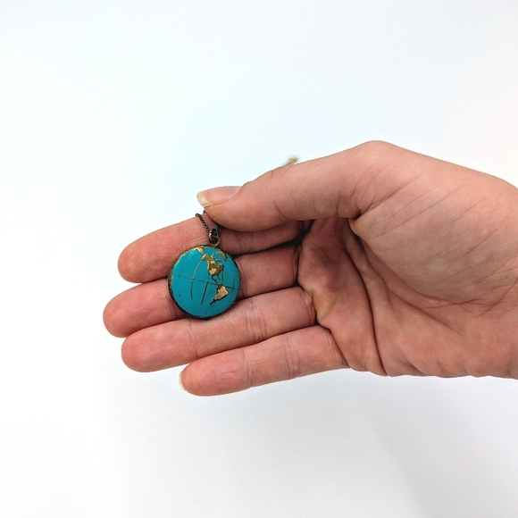 Antique Brass Globe Locket 🌎 - Picture 2 of 7